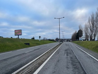 panneau affichage publicitaire L988D
AVENUE ANDRE ITHURRALDE D810 / FACE MC DO - SAINT JEAN DE LUZ
VERS BIARRITZ