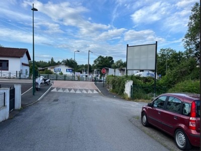 panneau affichage publicitaire G274B
Quartier du Port - Chemin Bellevue - MOUGUERRE
En direction de l'Adour