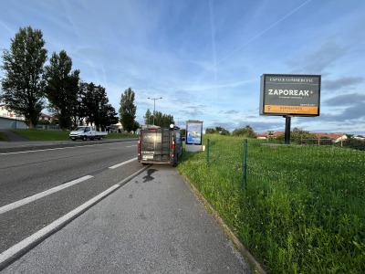panneau affichage publicitaire L988H
AVENUE ANDRE ITHURALDE D810 / FACE MC DO - SAINT JEAN DE LUZ
VERS CENTRE VILLE