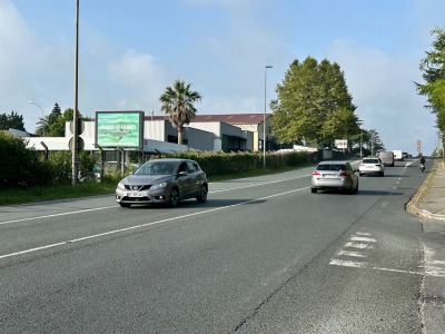 panneau affichage publicitaire L1057B
26, BD MARCEL DASSAULT   - BIARRITZ