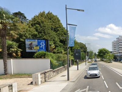 panneau affichage publicitaire G118A
35, avenue de Bayonne - R.N. 10 - ANGLET
Eclairé - En direction d'Anglet