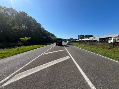 panneau affichage publicitaire L1033B
D 810 - 4 ZA  du Housquit - LABENNE