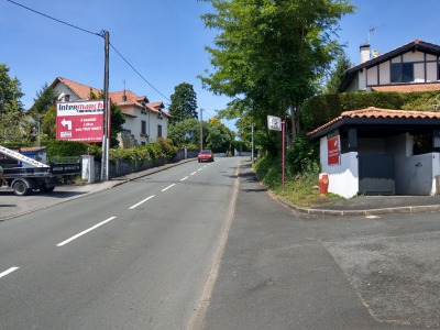 panneau affichage publicitaire G233A
42, rue Hapetenia - HENDAYE
En direction du centre ville
