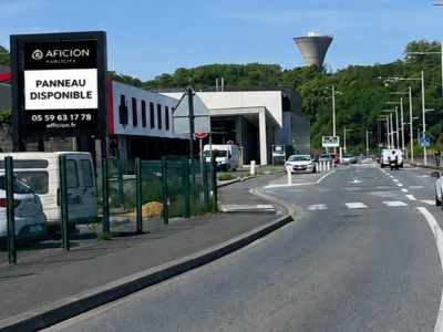 panneau affichage publicitaire S1079D
82 avenue du Capitaine Resplandy - BAYONNE