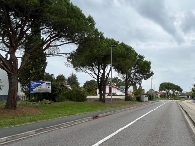 panneau affichage publicitaire L414
Avenue Jean-Léon Laporte PARKING DECATHLON - ANGLET
En direction des centres commerciaux